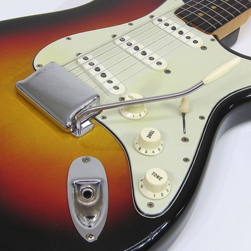 ฝาครอบหย่อง Fender® Vintage Strat Chrome