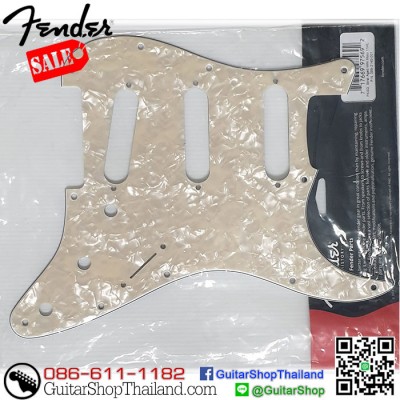 ปิ๊กการ์ด Fender Strat® SSS 11hole 3Ply Aged White Moto